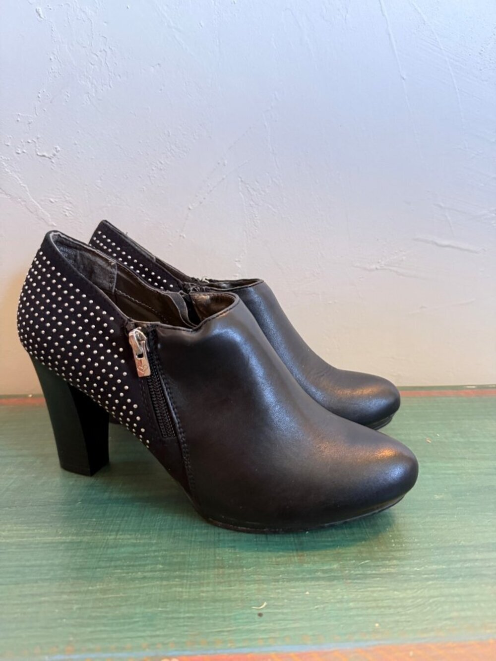 Madeline Womens 8.5 Faux Leather Clogs Studded Zipped Chunky Heel Mod Moto Chic